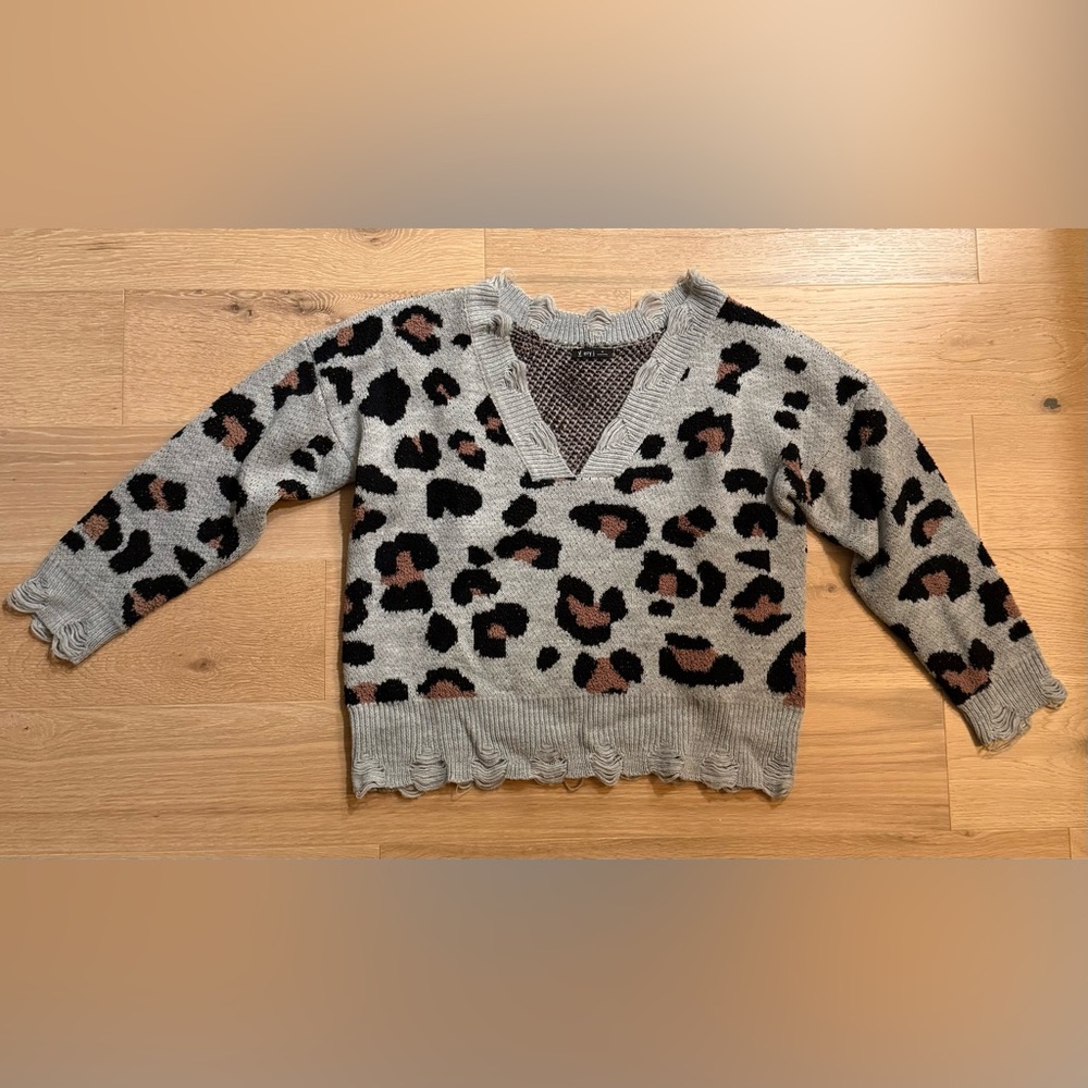 Very J Leopard Print Sweater Size M